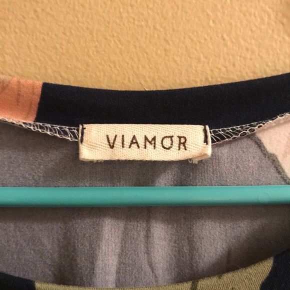 NWOT Viamor boutique top - Picture 3 of 4